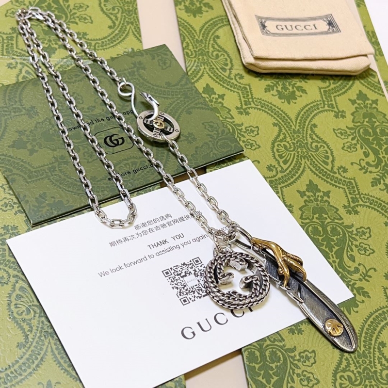 G*u*i necklaces
